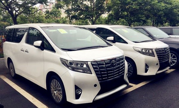 2018款丰田埃尔法商务车